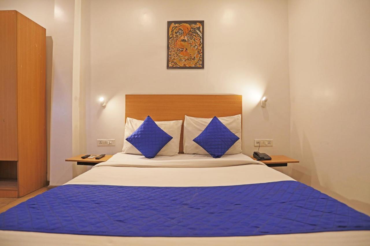 Hotel Yellow Chilli Britannia Chowk- Couple Friendly Local Id Accepted Нью-Дели Экстерьер фото