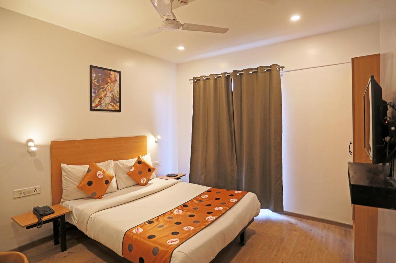 Hotel Yellow Chilli Britannia Chowk- Couple Friendly Local Id Accepted Нью-Дели Экстерьер фото