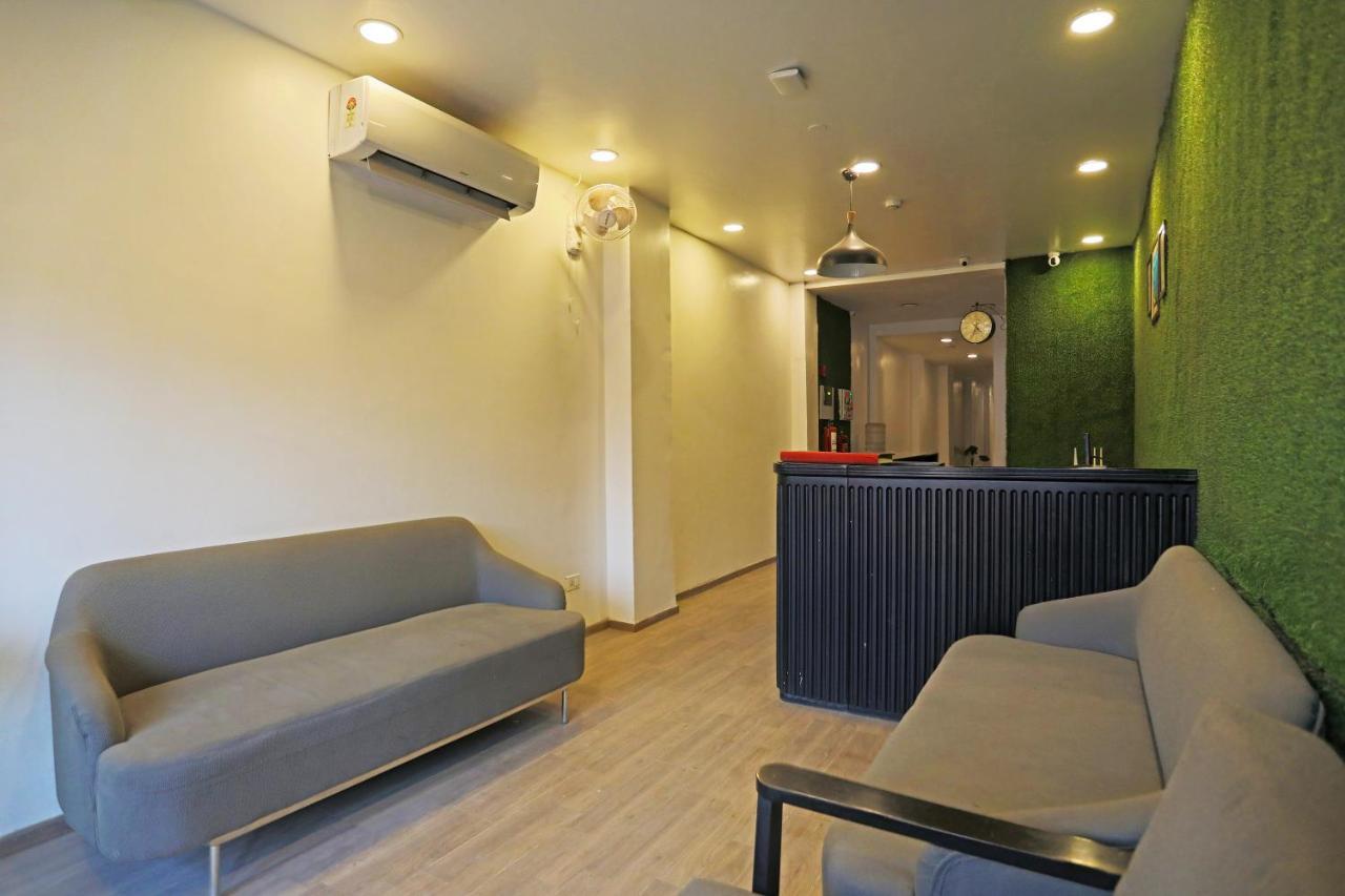 Hotel Yellow Chilli Britannia Chowk- Couple Friendly Local Id Accepted Нью-Дели Экстерьер фото