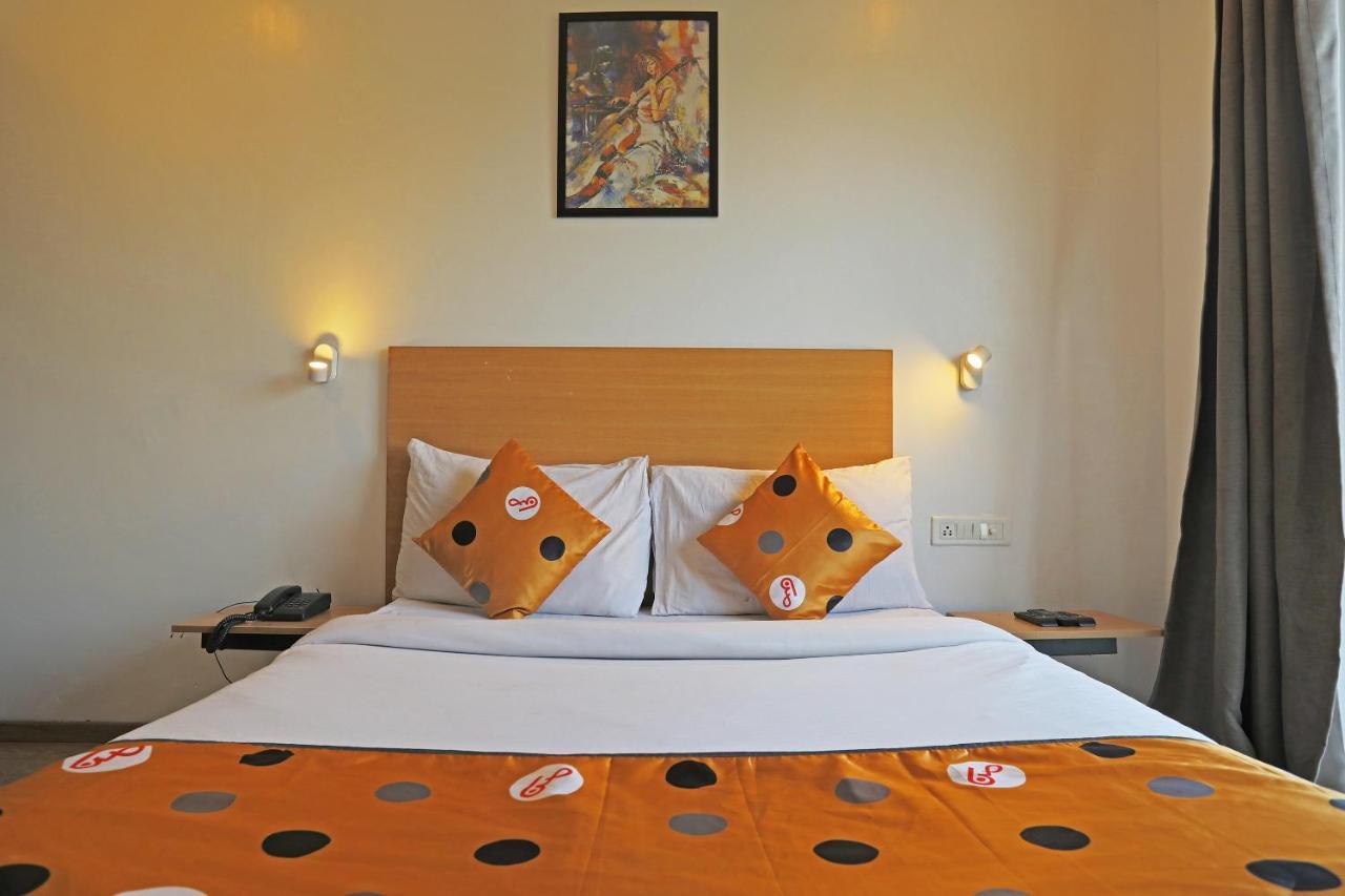 Hotel Yellow Chilli Britannia Chowk- Couple Friendly Local Id Accepted Нью-Дели Экстерьер фото